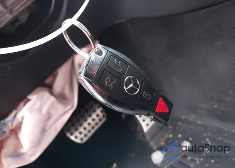 2018 Mercedes-Benz C 300 4Matic из США, поврежденный, VIN 55SWF4KB0JU260348